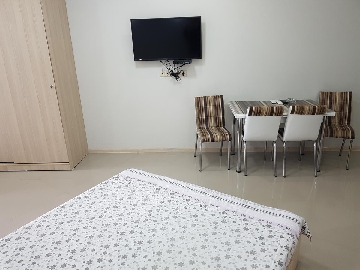 Apartment In Front Of Mcdonald'S Batumi Exterior foto