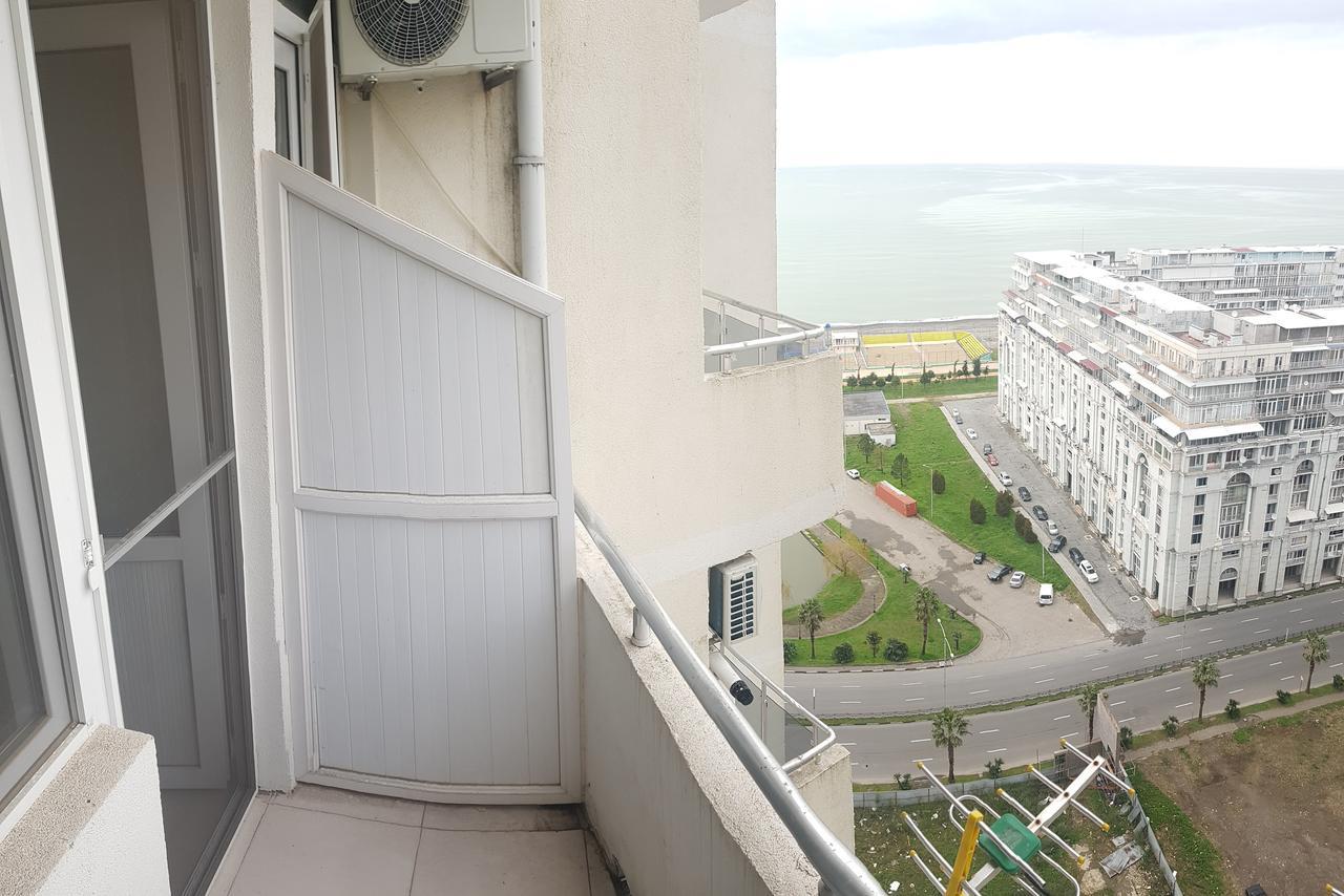Apartment In Front Of Mcdonald'S Batumi Exterior foto