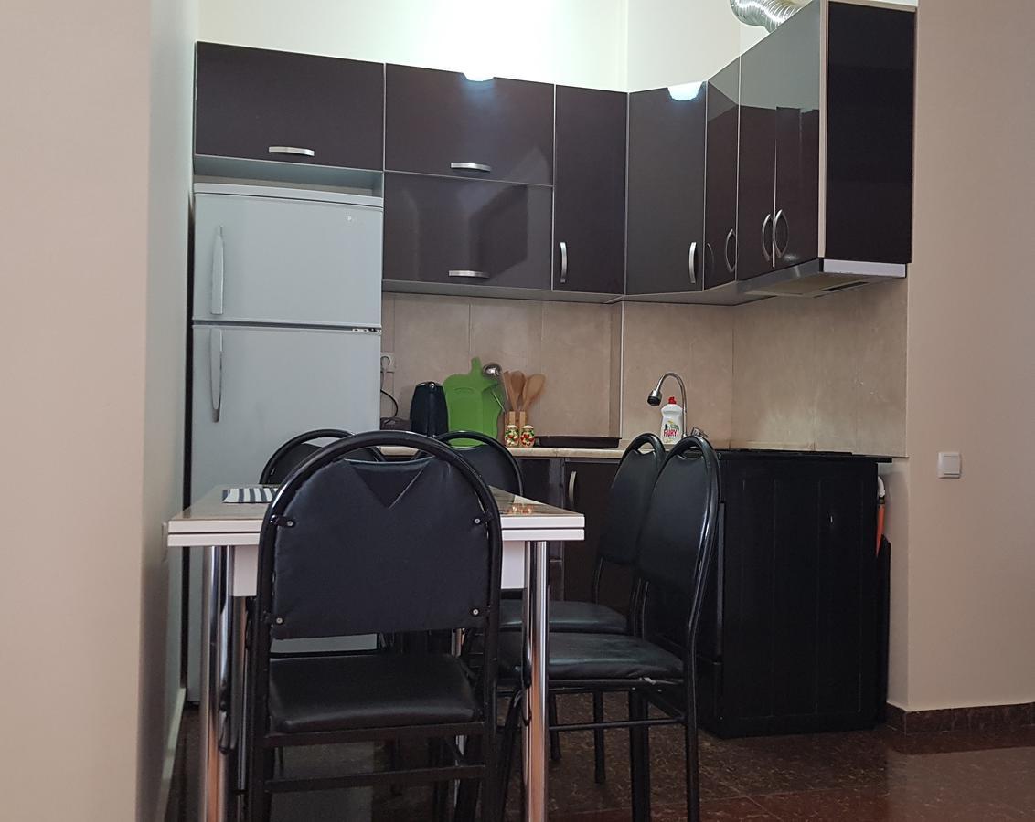 Apartment In Front Of Mcdonald'S Batumi Exterior foto