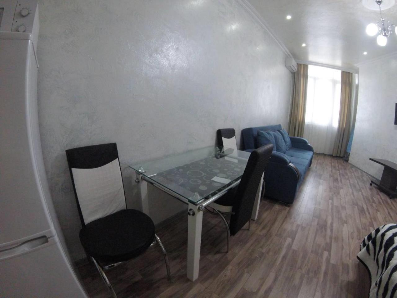 Apartment In Front Of Mcdonald'S Batumi Exterior foto